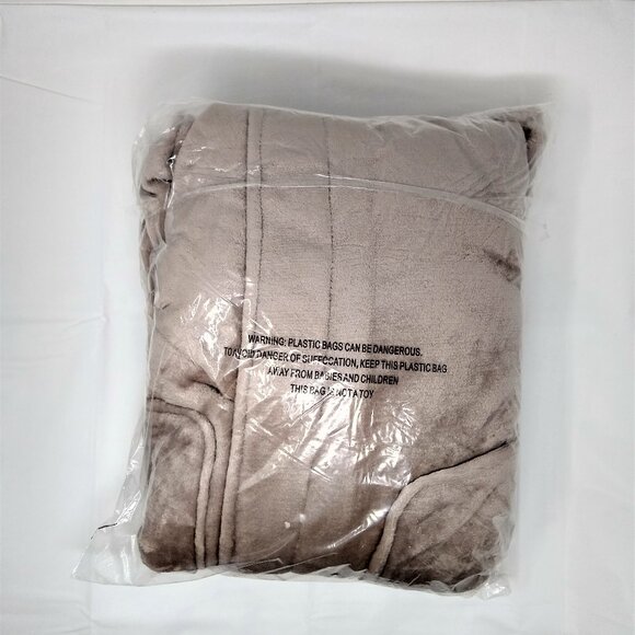 Women's Spa Hooded Plush Robe - Picture 3 of 3